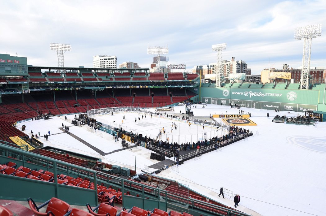 Fenway Park, chrám baseballistů Boston Red Sox je již připraven na Winter Classic NHL