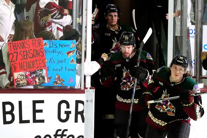 Arizona se loučila s NHL výhrou, Faksa a spol. ovládli Západní konferenci Arizona se loučila s NHL výhrou, Faksa a spol. ovládli Západní konferenci