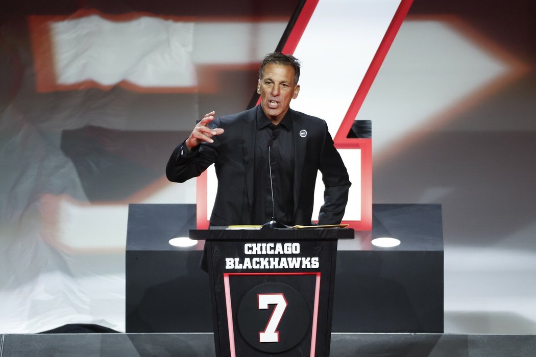 Legenda Blackhawks Chris Chelios při svém projevu řekl, že jeho srdce nikdy neopustilo Chicago