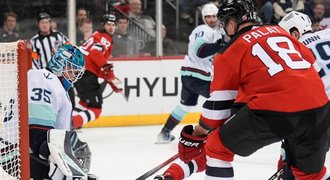Devils s Čechy zabrali proti Seattlu, Vejmelka nestačil na Flyers