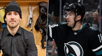 Zadina ze zámoří: o Hertlovi i tátovi, jak těžce nesl špínu. Zůstane v NHL?