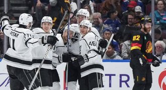 Hronek s Canucks padli proti Kings. Čeští gólmani pouze na střídačce