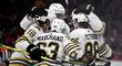 Boston Bruins, mezi kterými nechybí Češi David Pastrňák a Pavel Zacha, se radují z gólu
