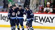 Hokejisté Winnipegu se radují z dalšího gólu