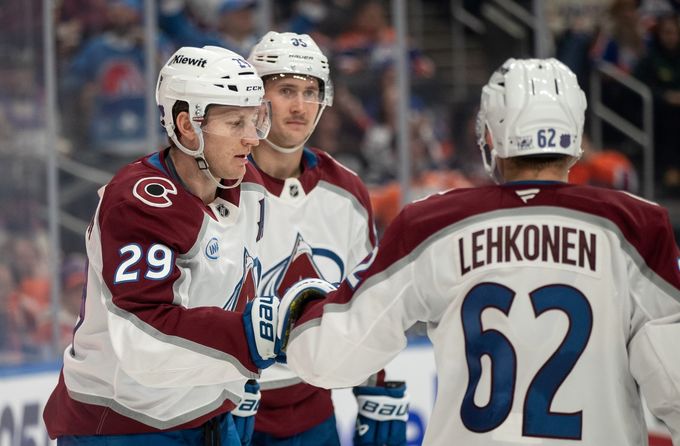 NHL ONLINE: Nečas hraje proti Hronkovi, Dostál čelí Winnipegu. Do akce jde i Klapka NHL ONLINE: Nečas hraje proti Hronkovi, Dostál čelí Winnipegu. Do akce jde i Klapka