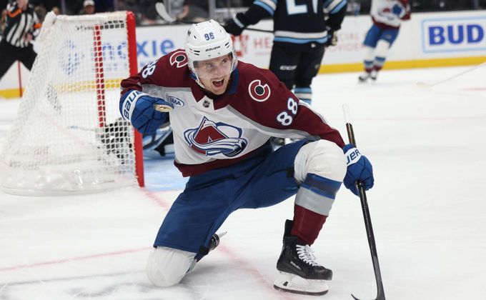 Nečas má životní balík! Shrábne dvě miliardy korun. S penězi bude výš než Pastrňák Nečas má životní balík! Shrábne dvě miliardy korun. S penězi bude výš než Pastrňák