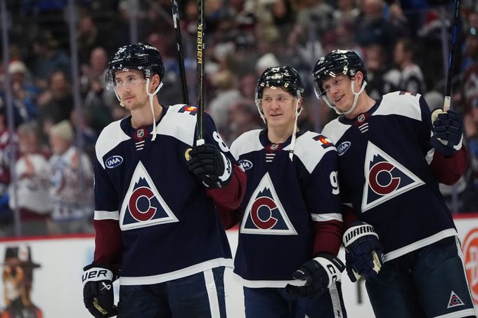 NHL ONLINE: Colorado s Nečasem hostí LA Kings. Hronek proti Seattlu, v akci i Hertl NHL ONLINE: Colorado s Nečasem hostí LA Kings. Hronek proti Seattlu, v akci i Hertl