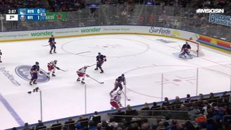 Rittich v roli dočasné jedničky Islanders září. V newyorském derby s Rangers vychytal druhou nulu v sezoně Rittich v roli dočasné jedničky Islanders září. V newyorském derby s Rangers vychytal druhou nulu v sezoně