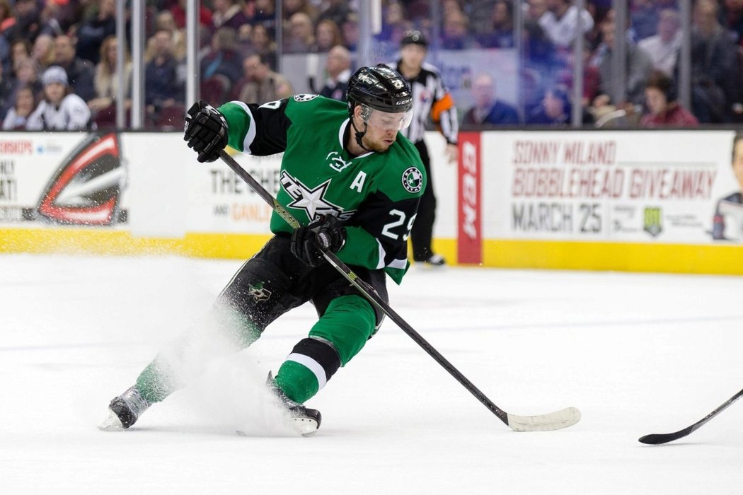 Radek Faksa se letos v NHL začal skvěle prosazovat