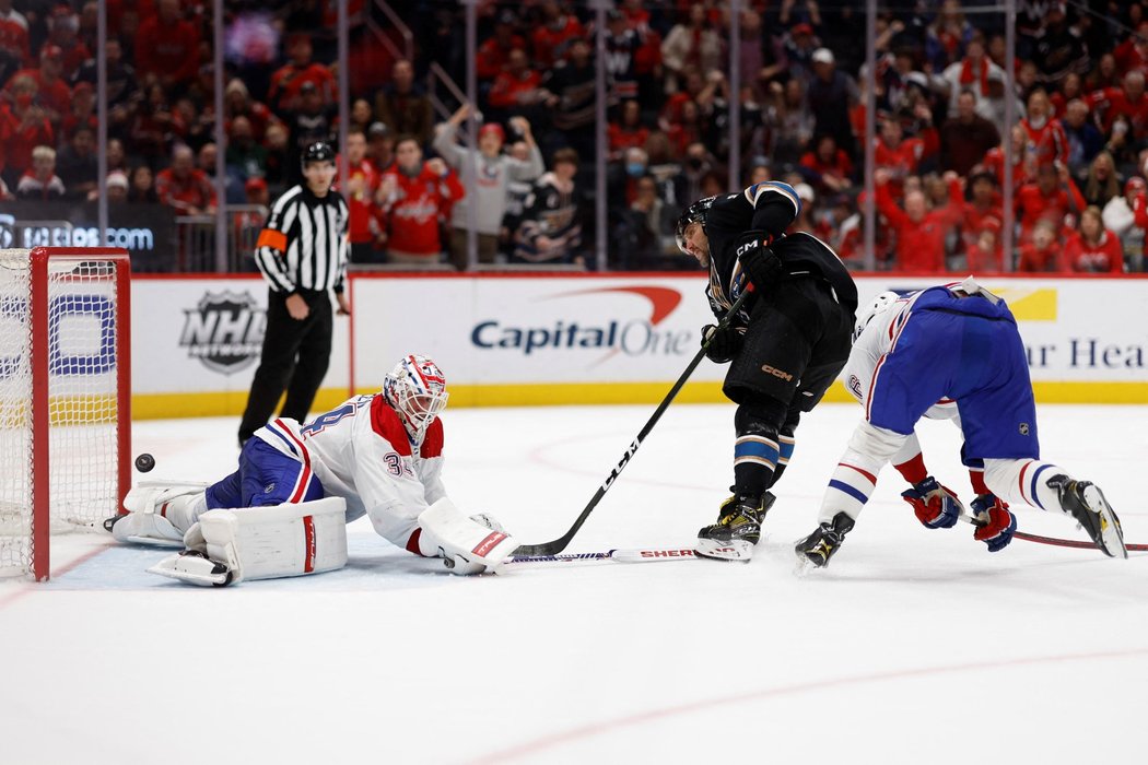 Alexandr Ovečkin stoupá historickým pořadím střelců NHL