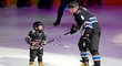 Alexandr Ovečkin se svým synem během dovednostních soutěžích na All Star Game NHL
