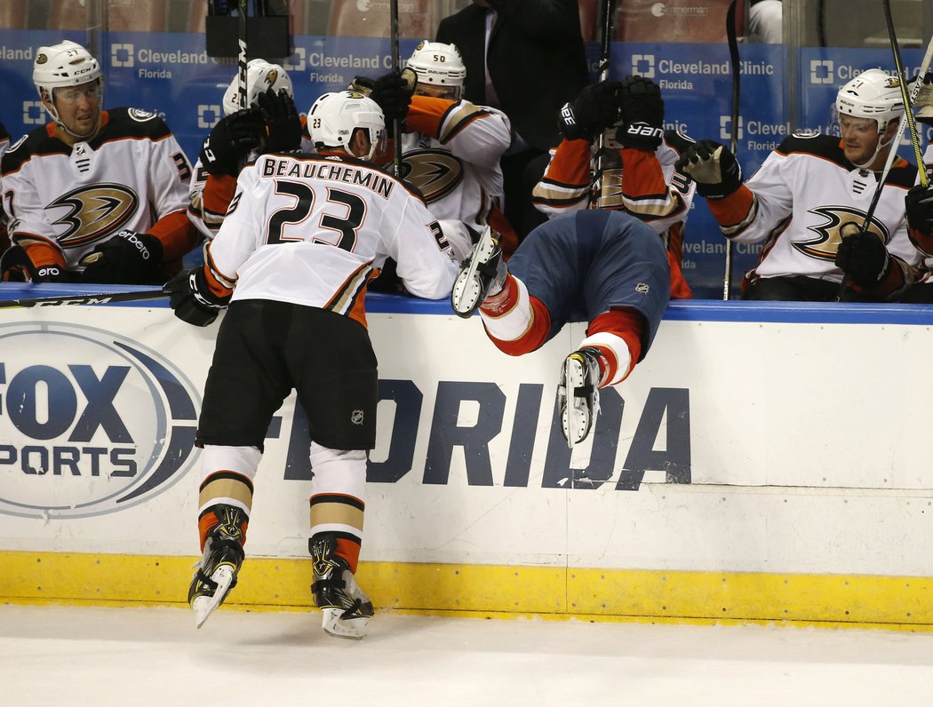 Francois Beauchemin pořád hru do těla ovládá skvěle