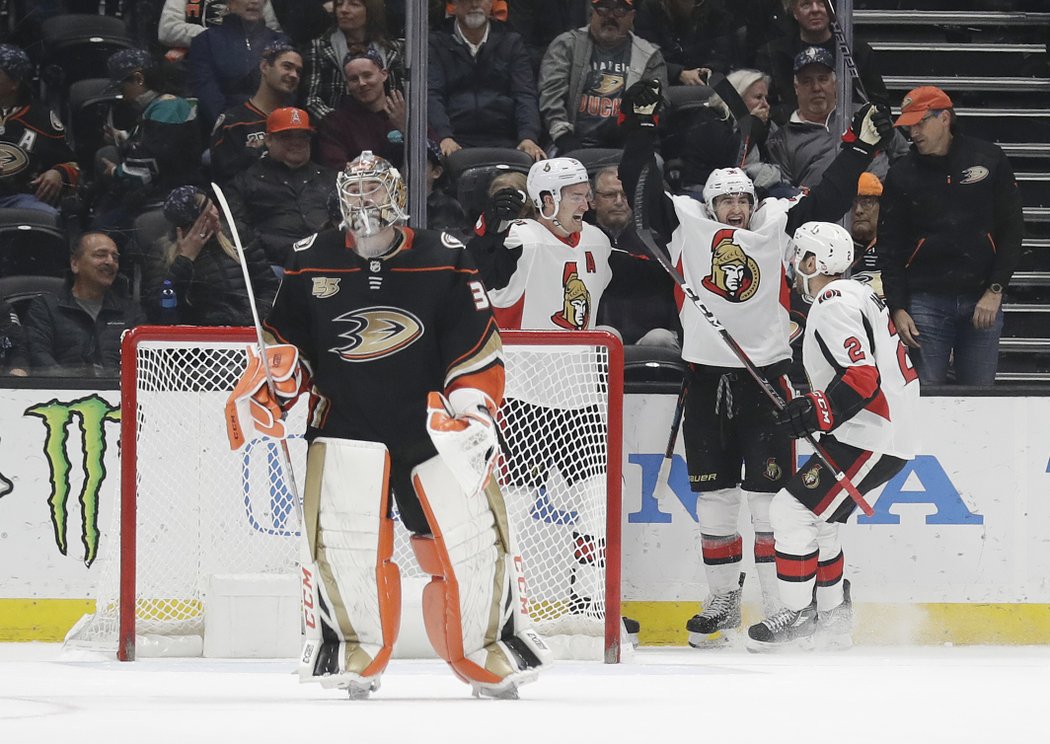 Ottawa vyhrála poprvé po devíti zápasech, Anaheim má bilanci 0-7-2