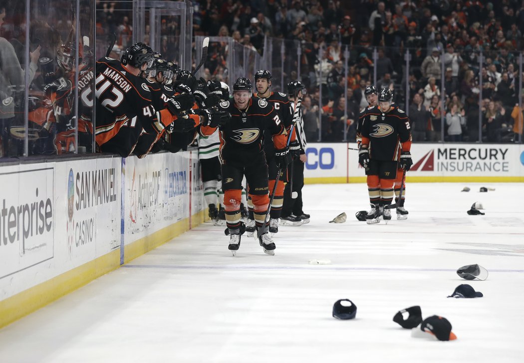 Ondřej Kaše slaví svůj první hattrick v NHL