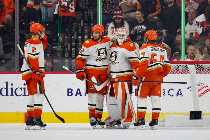 NHL ONLINE: Pastrňák a spol. v akci proti San Jose. Anaheim s Dostálem přerušil sérii NHL ONLINE: Pastrňák a spol. v akci proti San Jose. Anaheim s Dostálem přerušil sérii