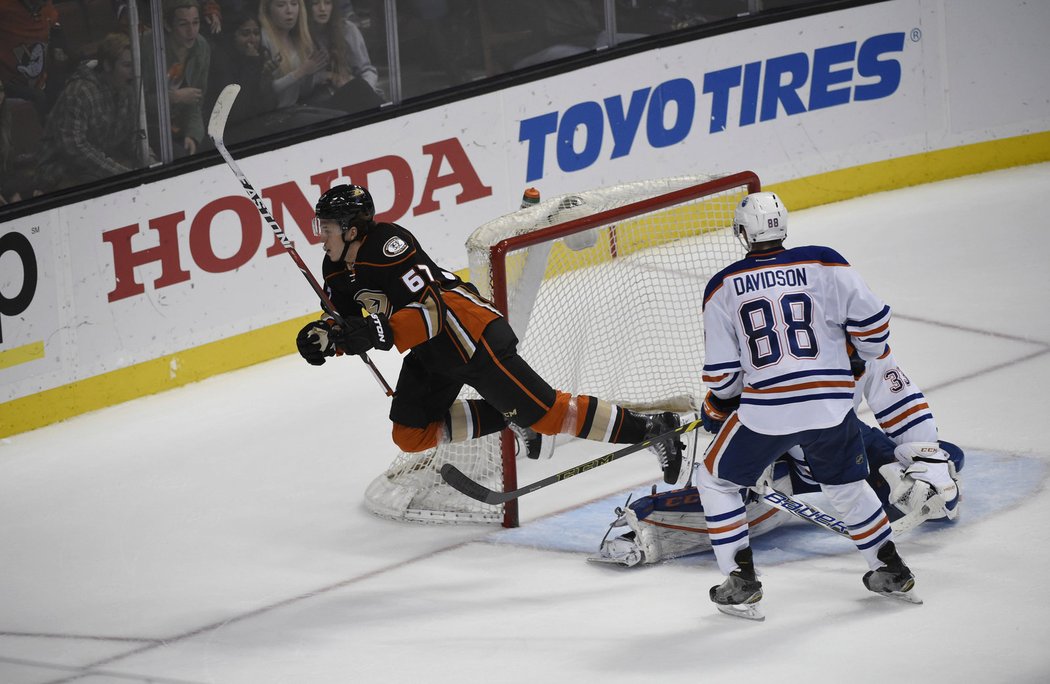 Rickard Rakell rozhodl bitvu s Edmontonem nádherným sólem v prodloužení