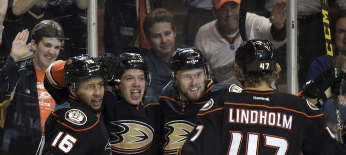 Sekáčovu střelu dorazil do brány Canadiens Rakell a český útočník měl velkou radost.