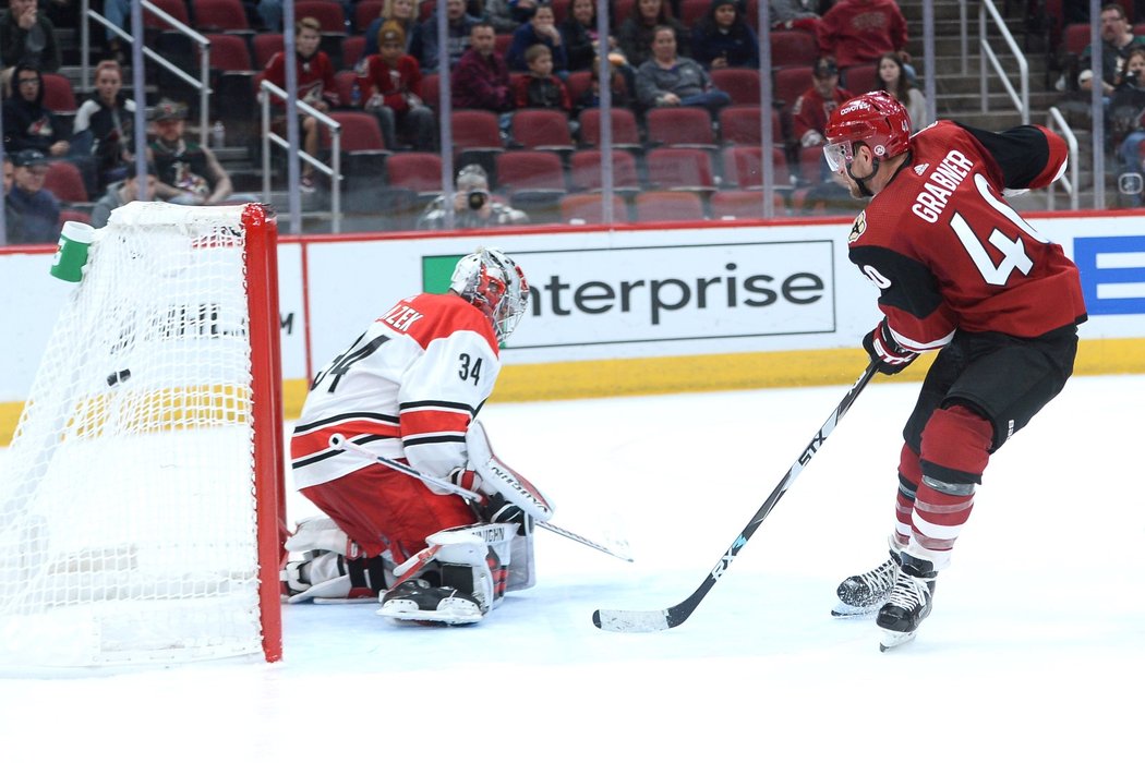 Na začátku listopadu Michael Grabner takto překonal Petra Mrázka z Caroliny, šlo o jeho jediný gól mimo oslabení