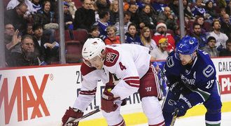 Další český bek mění dres. Zbyněk Michálek odchází v NHL do St. Louis