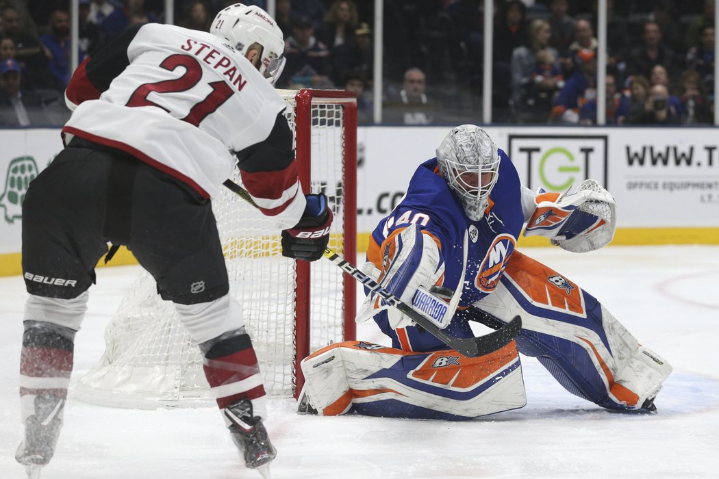 Robin Lehner chytil 31 střel Arizony, zastavil i pokus Dereka Stepana