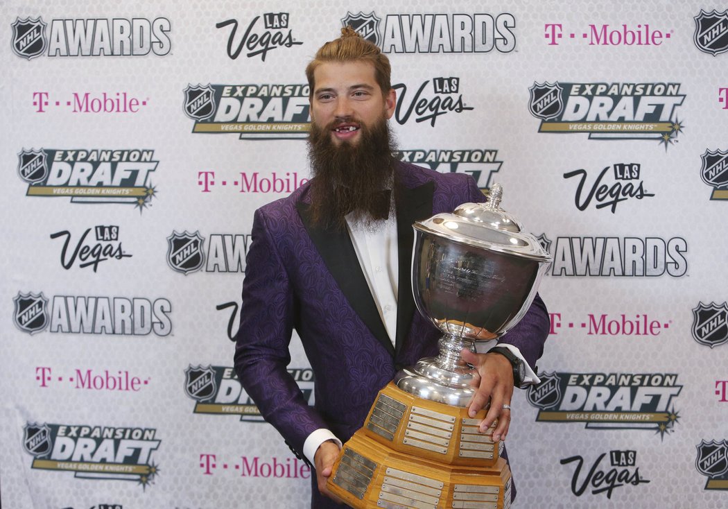 Brent Burns se stal nejlepším bekem soutěže