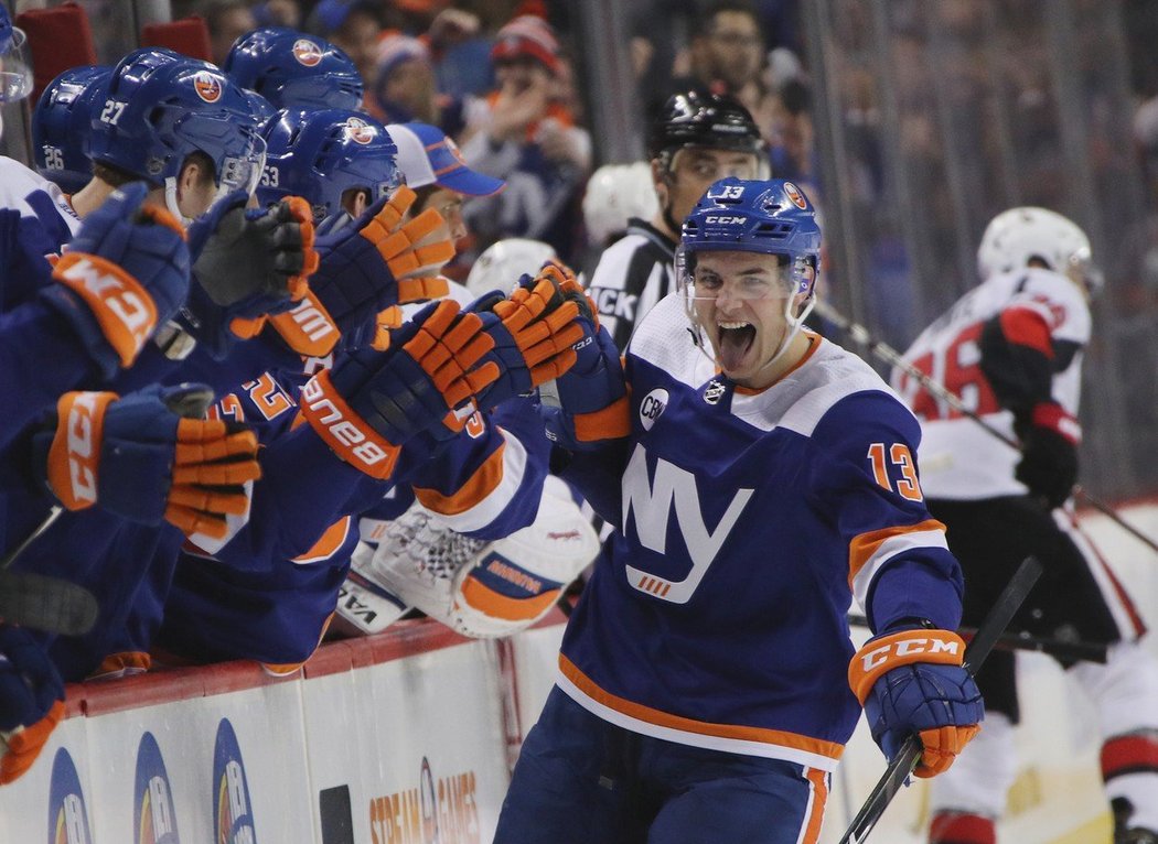 Pátou výhru z posledních šesti soubojů oslavili New York Islanders, kteří přehráli Ottawu 6:3.