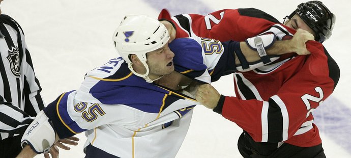 Nekonečná bitka Janssena s Leblondem v NHL.