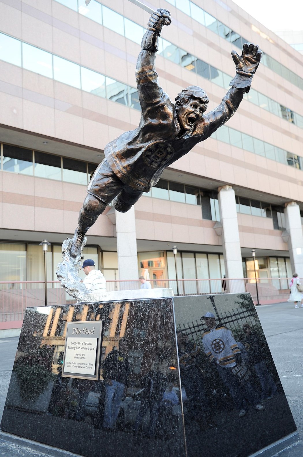 Slavná socha Bobbyho Orra