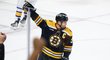 Kapitán Bostonu Patrice Bergeron slaví gól