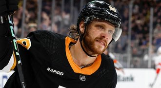 SESTŘIHY NHL: Dva góly Pastrňáka, Krejčí slavil! Vítězný debut Kauta