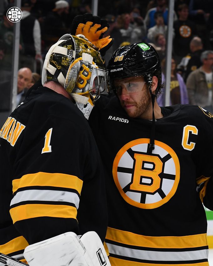 Začala NHL: Pastrňákův Boston vyhrál. Hronek dvakrát asistoval, Dobeš vychytal Toronto Začala NHL: Pastrňákův Boston vyhrál. Hronek dvakrát asistoval, Dobeš vychytal Toronto
