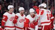 Hokejisté Detroitu slaví gól Filipa Zadiny