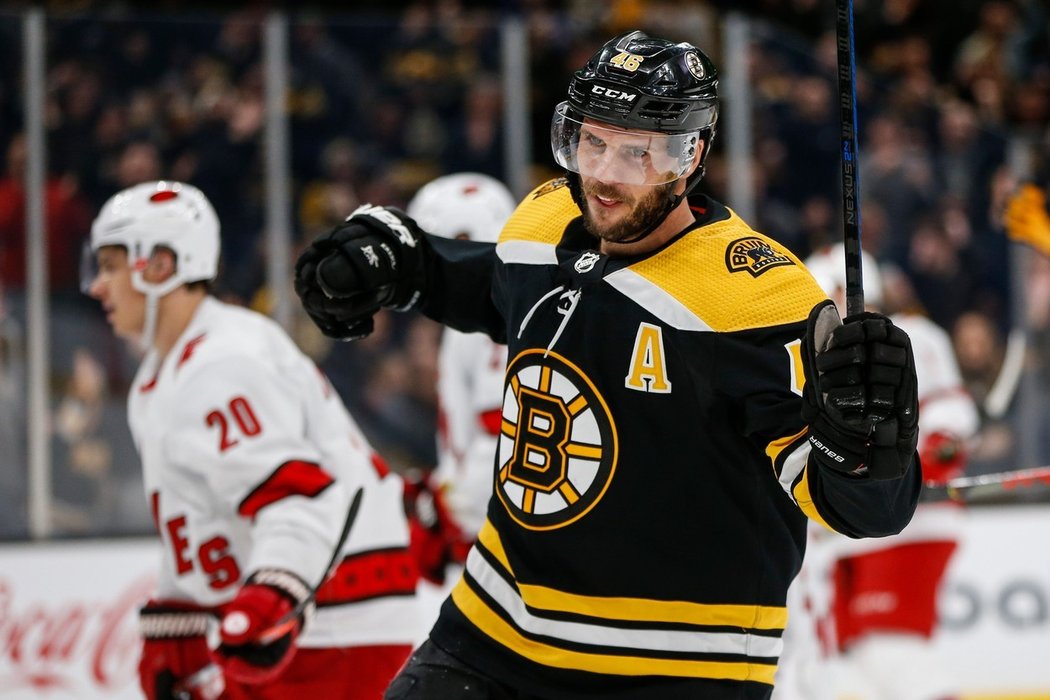 Před neobvyklým dojezdem sezony NHL český útočník David Krejčí hlásí, že i po pauze se musí počítat s Bostonem jako s favoritem na zisk Stanley Cupu.