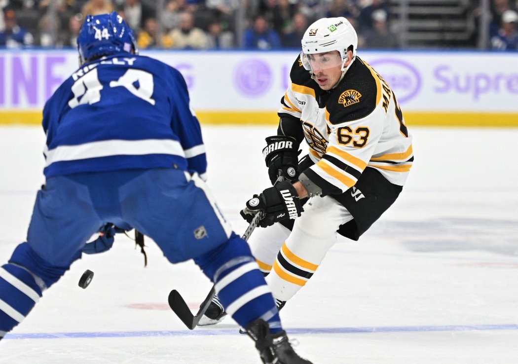 Brad Marchand a jeho Boston se poměří s Blues