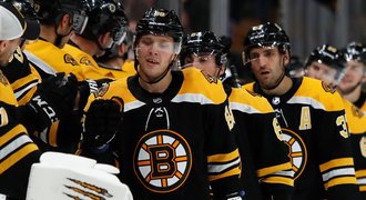 Boston vyhrál, skvělý Pastrňák má 2+2! Anaheim dál překvapuje NHL