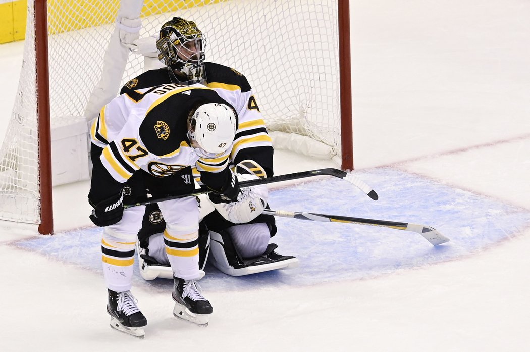 Jaroslav Halák a Torey Krug smutní po vyřazení Bostonu