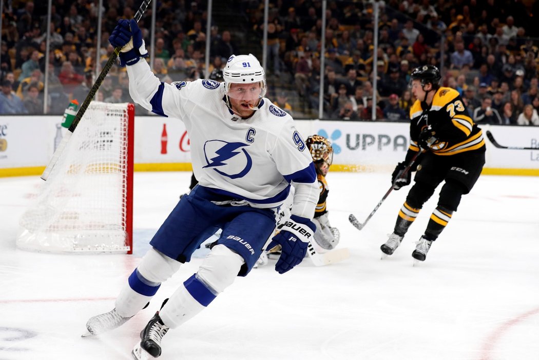 Steven Stamkos se raduje z gólu proti Bostonu