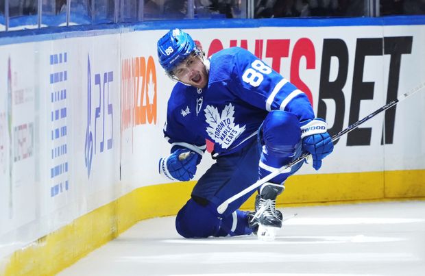 Radující se William Nylander po své druhé trefě proti Bostonu Radující se William Nylander po své druhé trefě proti Bostonu