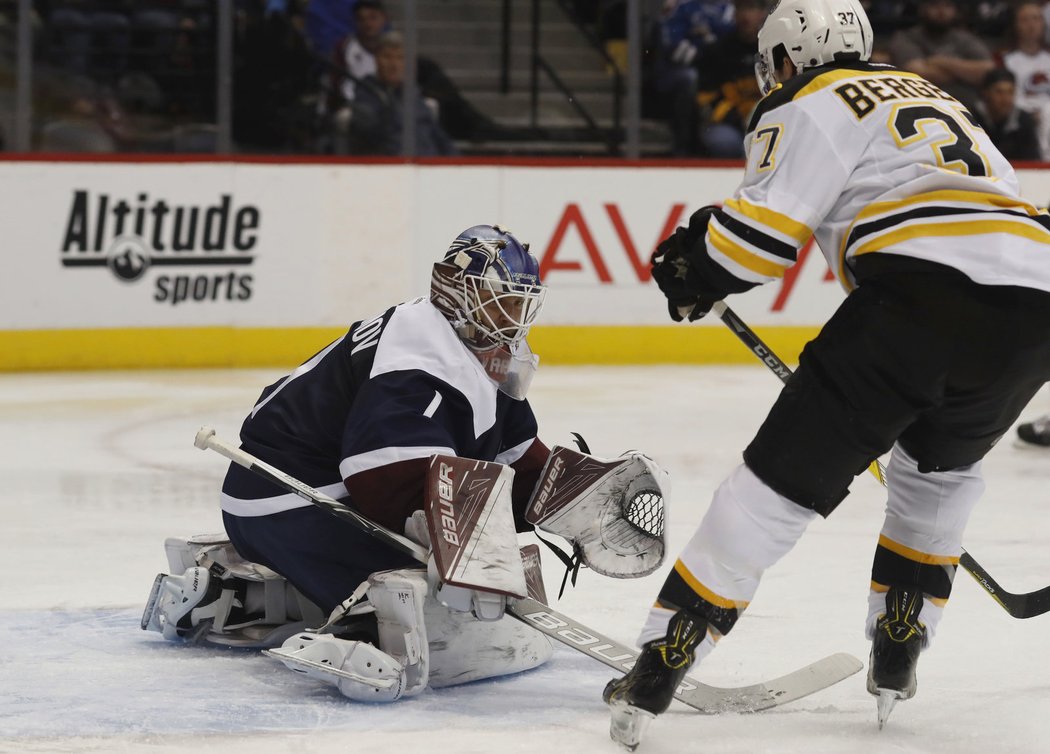 Semjon Varlamov si připsal proti Bruins 43 zákroků.