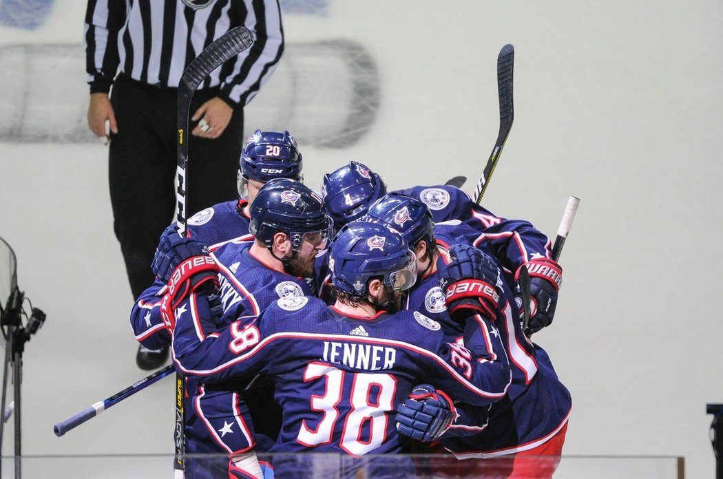 Columbus, který v úvodním kole play off vyřadil suveréna základní části NHL Tampu Bay, trápí i dalšího favorita.