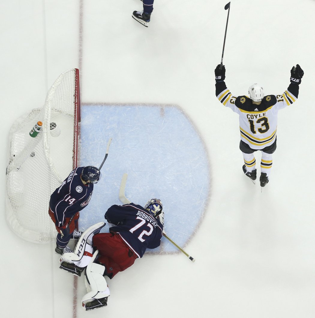 Boston ovládl sérii 4:2 na zápasy a o první postup do finále Stanley Cupu od roku 2013 vyzve Carolinu s brankářem Petrem Mrázkem.