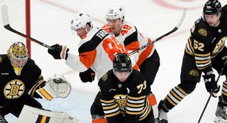 Boston zvládl drama s Flyers, Zacha i Pastrňák bodovali. Zářil Vejmelka