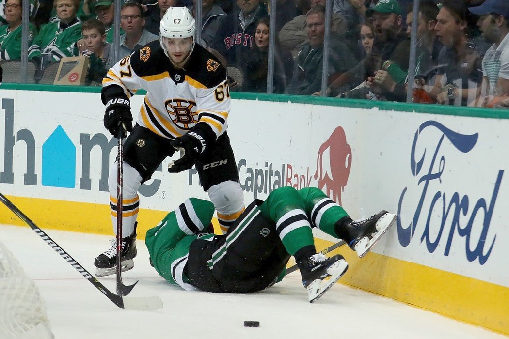 Obránce Jakub Zbořil nastoupil v NHL ke svému premiérovému utkání, ve kterém podlehl s Bostonem v Dallasu 0:1 v prodloužení.