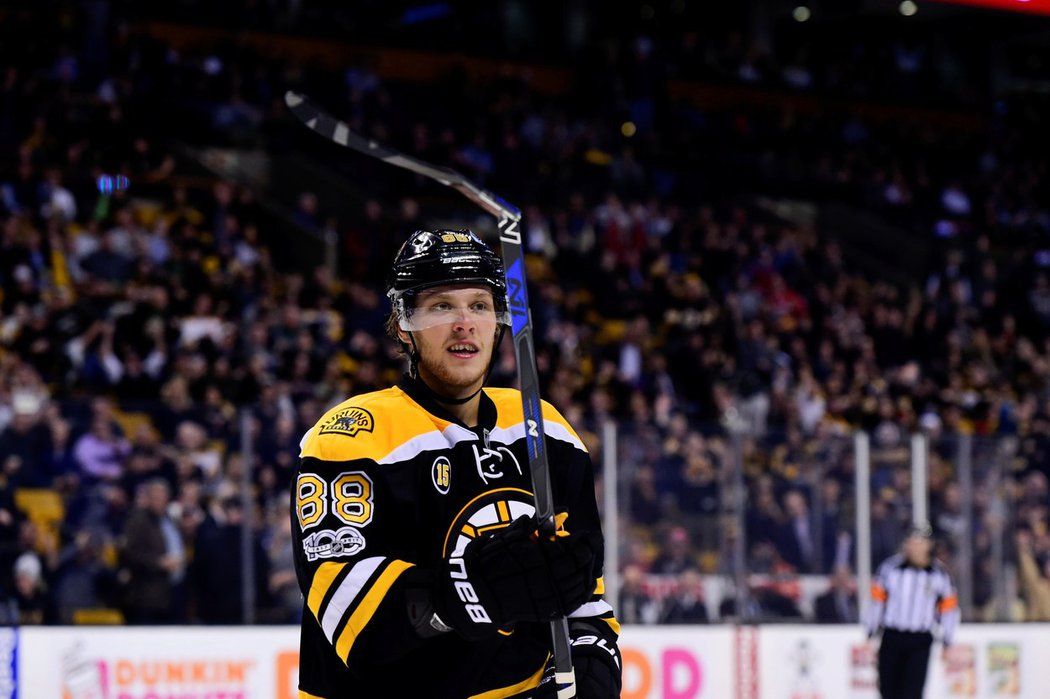 David Pastrňák stále čeká na dohodu s Bruins