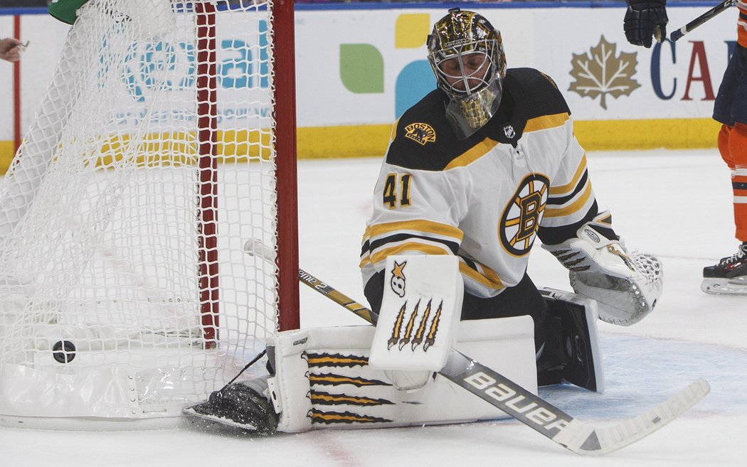 Slovenský brankář Jaroslav Halák tentokrát Bruins k výhře nepřivedl.