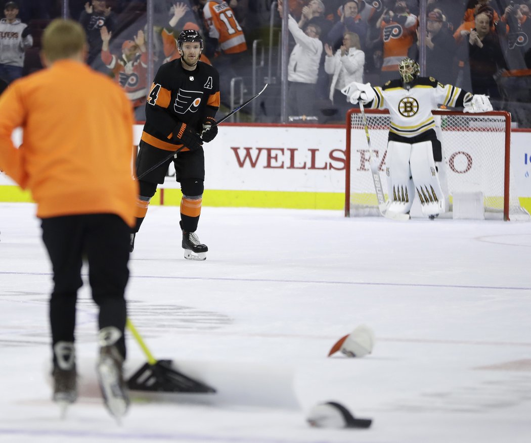 Čepice padají na led, Sean Couturier dal proti Bostonu hattrick