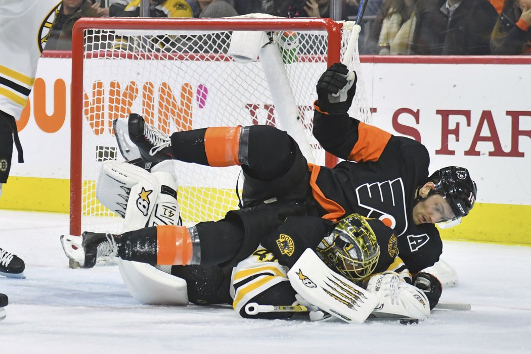 Sean Couturier si ustlal na Jaroslavu Halákovi z Bostonu