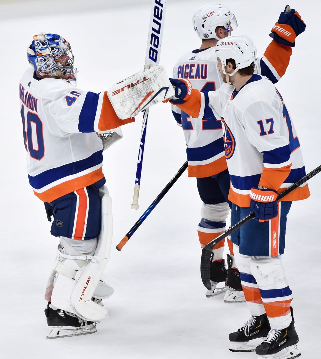 Hokejisté New York Islanders srovnali sérii s Bostonem v 2. kole play off NHL na 1:1 na zápasy