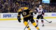 Jimmy Hayes v dresu Bostonu proti Arizoně