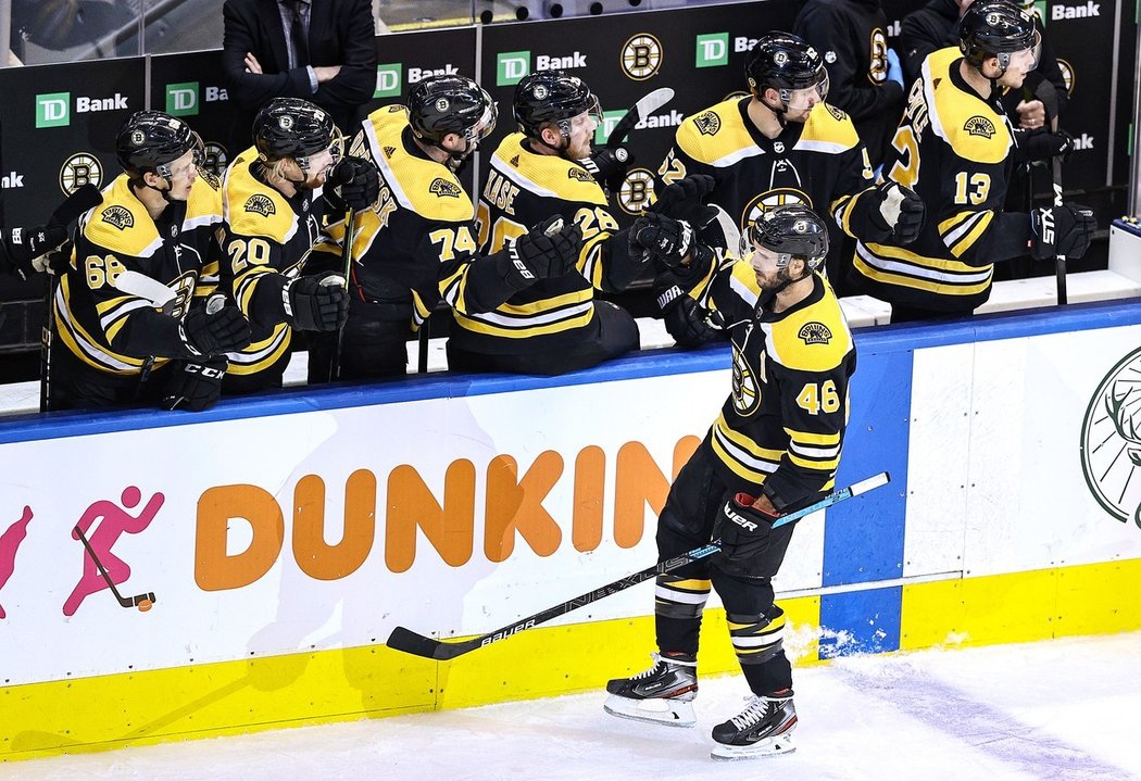 David Krejčí&nbsp;je v Bostonu v pozadí. Přes hvězdnou zář&nbsp;Davida&nbsp;Pastrňáka, Patrice Bergerona nebo Brada Marchanda není tolik vidět. To ale neplatí pro vyřazovací boje. Tam&nbsp;Krejčí&nbsp;ožívá, tam se cítí přirozeně.